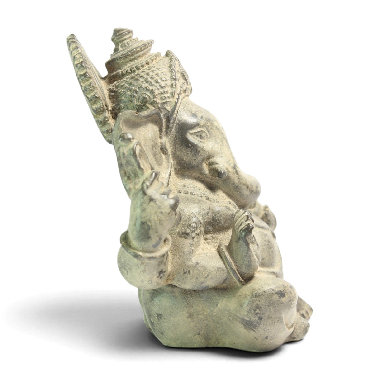 Side angle view of the statue highlighting crown and profile of trunk