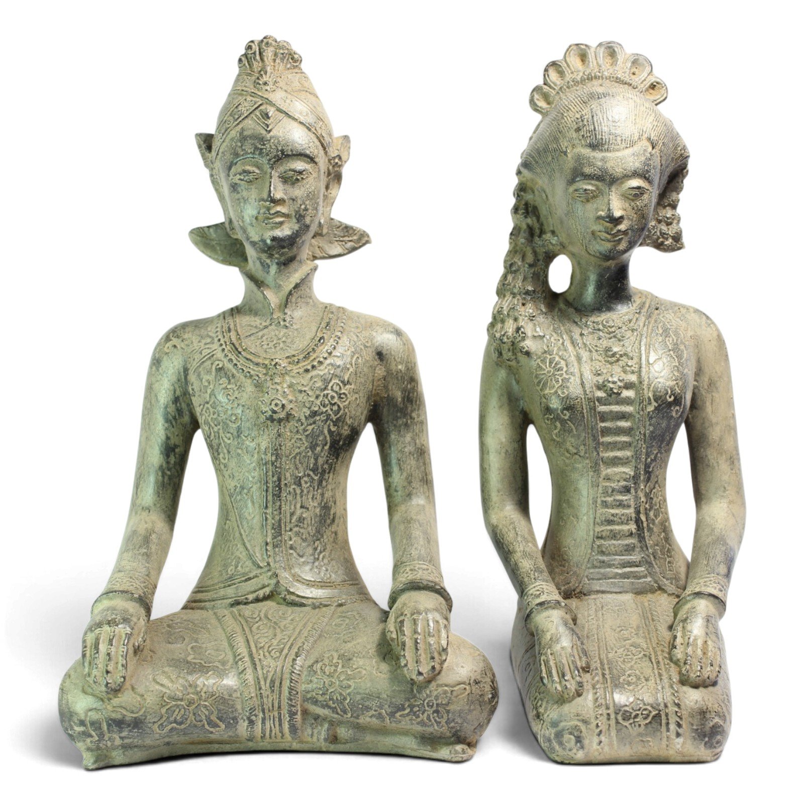 Front view of both wedding couple statues seated side by side